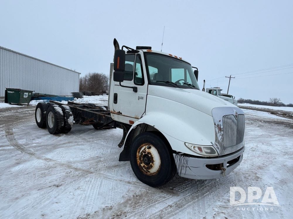 2007 International 8600 Equipment Image0