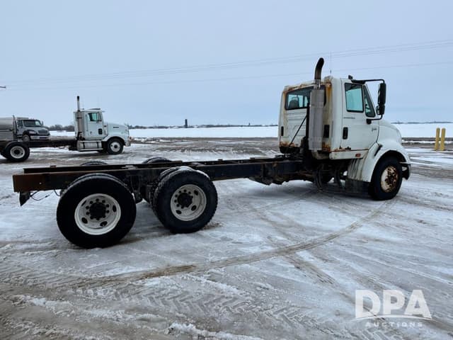 Image of International 8600 equipment image 4