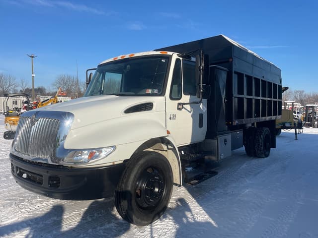 Image of International 4200 equipment image 1