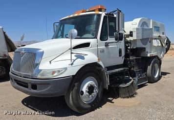 Main image International 4200