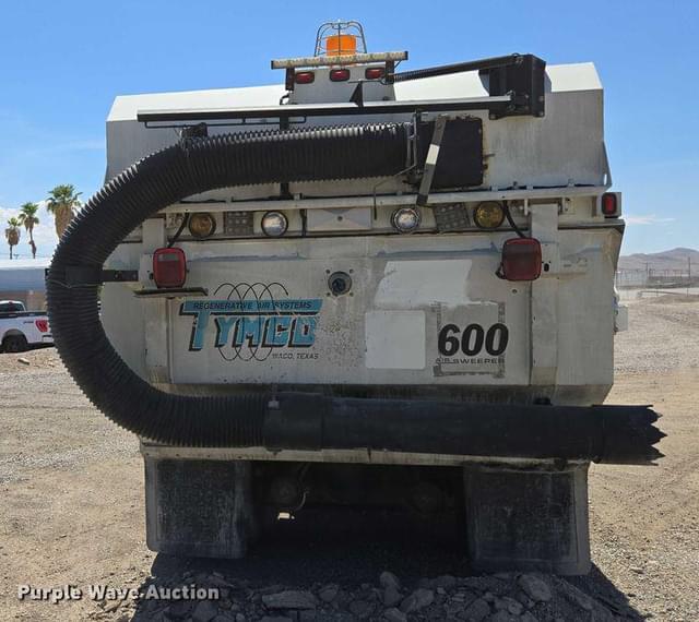 Image of International 4200 equipment image 3