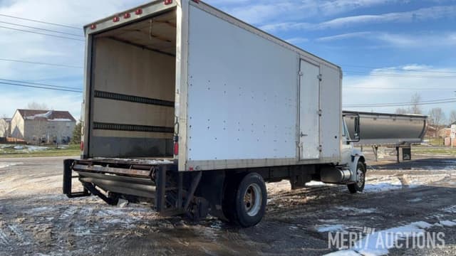 Image of International 4300 equipment image 4