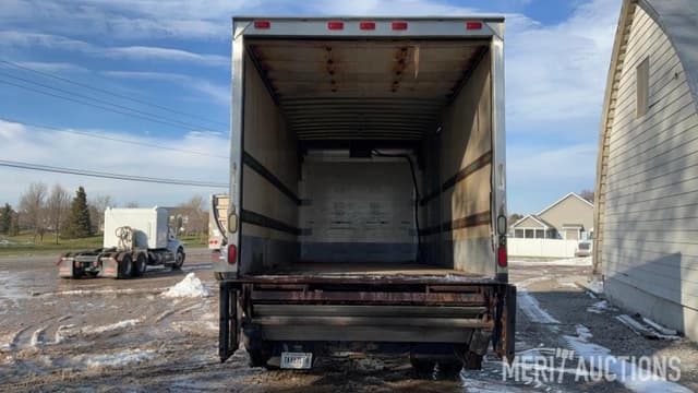 Image of International 4300 equipment image 3