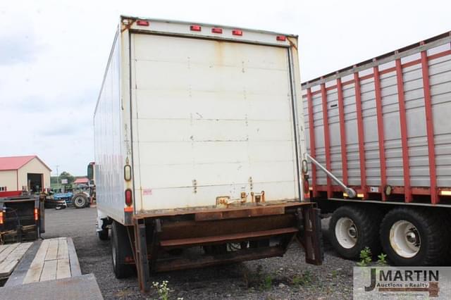 Image of International 4300 equipment image 3