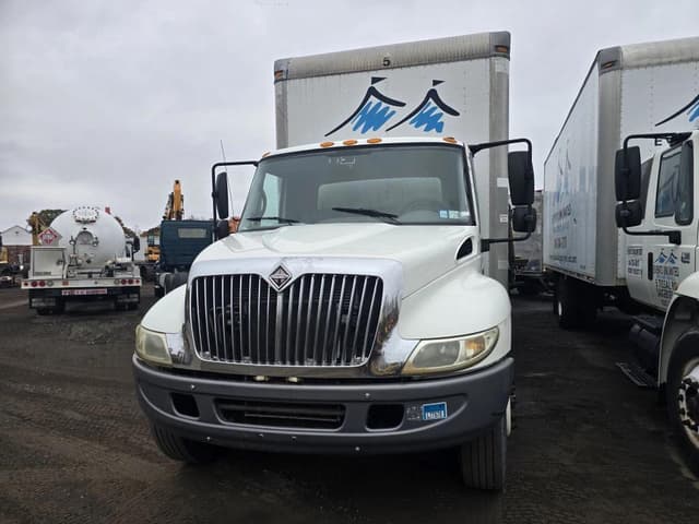 Image of International 4300 equipment image 1