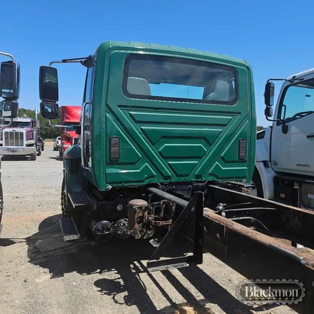 Image of International 4300 equipment image 3