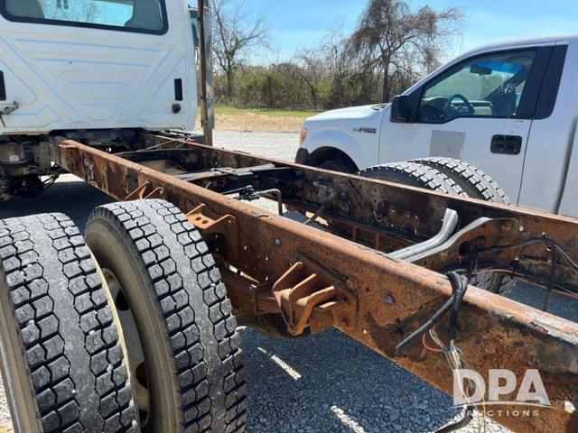 Image of International 4300 equipment image 4