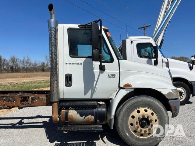 Image of International 4300 equipment image 1