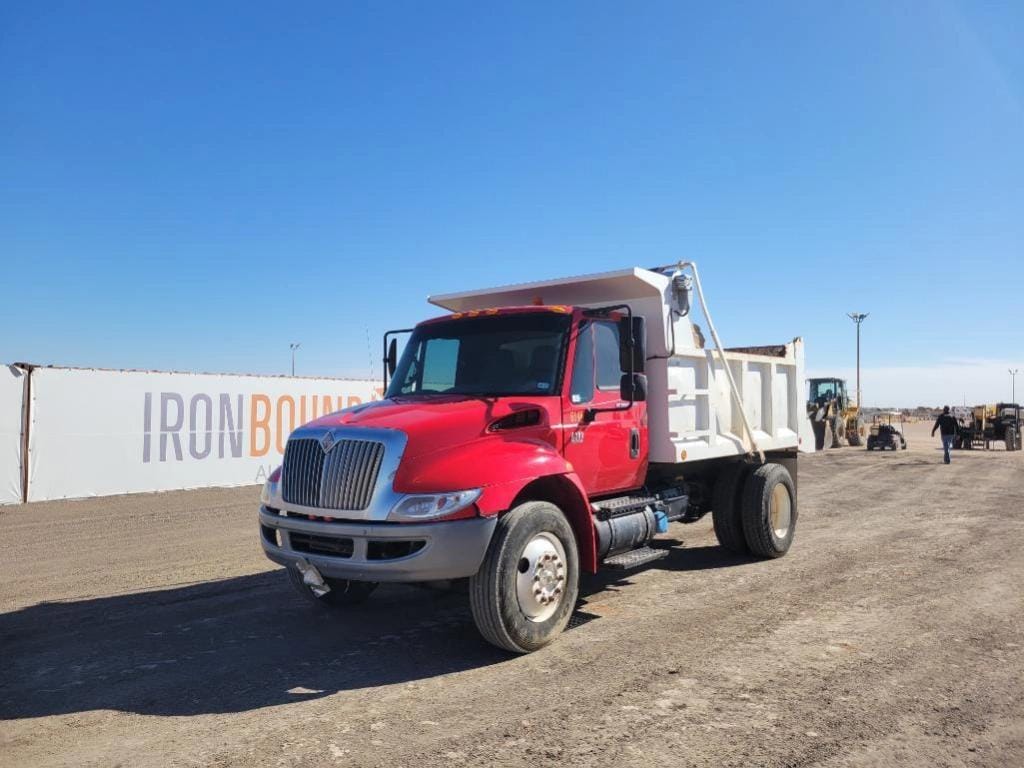 2007 International 4300 DT466 Equipment Image0