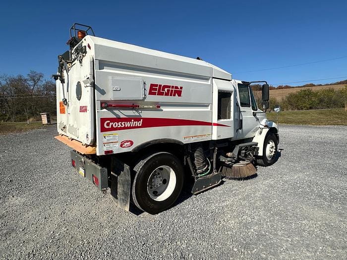 2007 International 4300 Equipment Image0