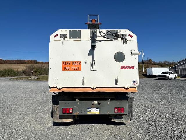 Image of International 4300 equipment image 3