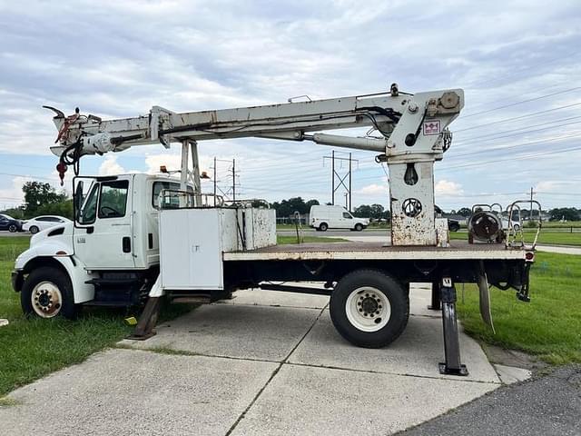 Image of International 4300 equipment image 4