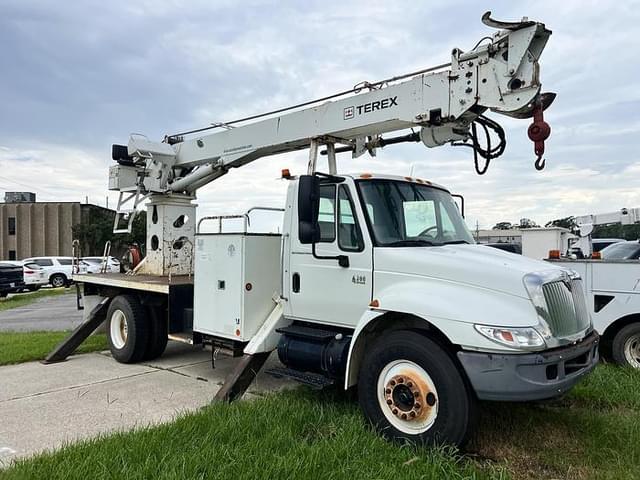 Image of International 4300 equipment image 1