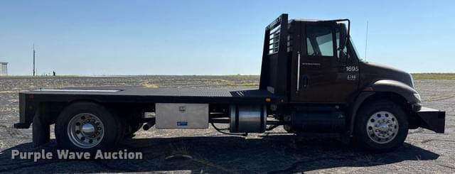 Image of International 4300 equipment image 3