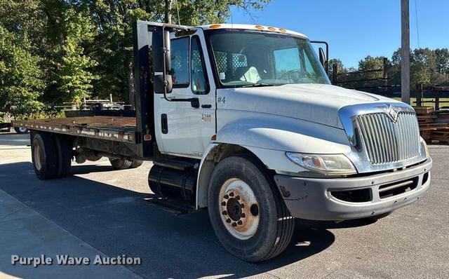 Image of International 4300 equipment image 2