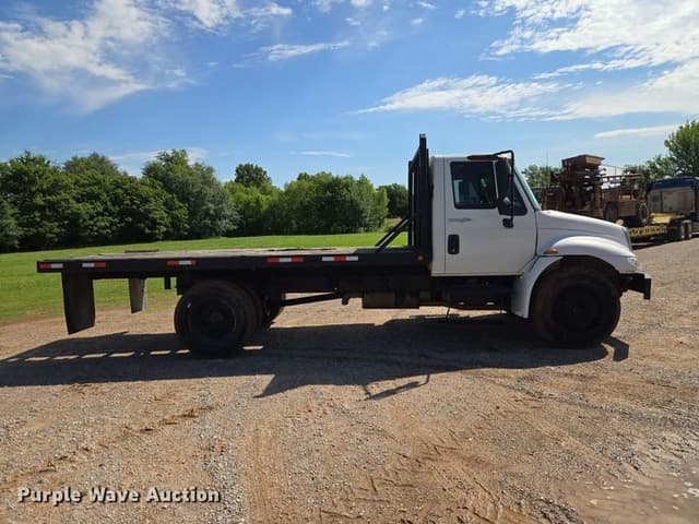 Image of International 4300 equipment image 3