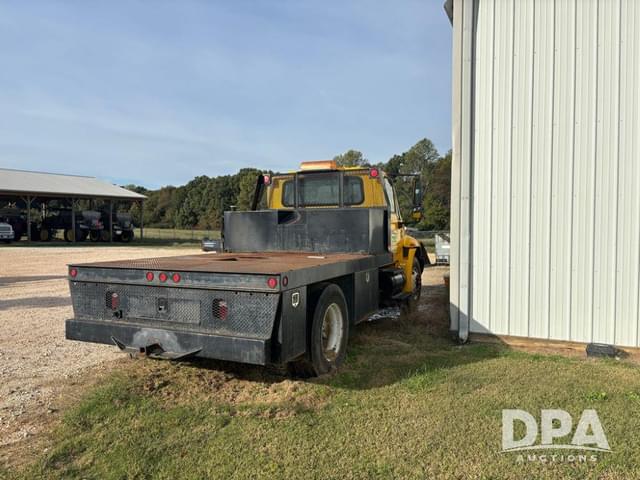 Image of International 4300 equipment image 4