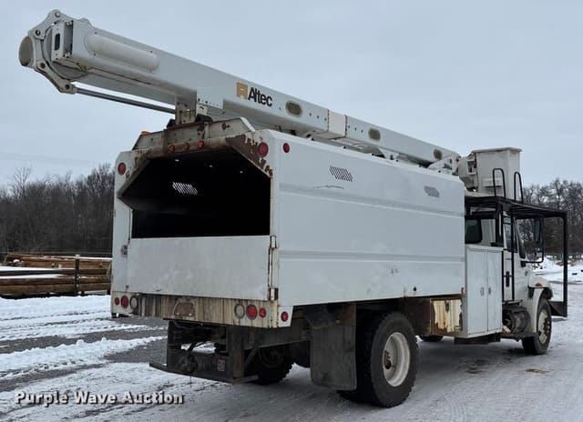 Image of International 4300 equipment image 4