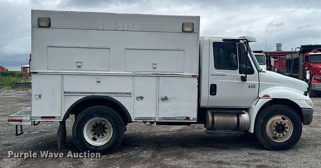 Image of International 4300 equipment image 3