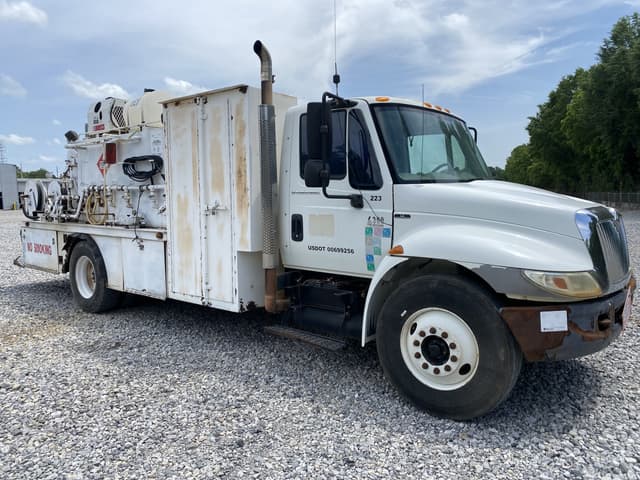 Image of International 4300 equipment image 3