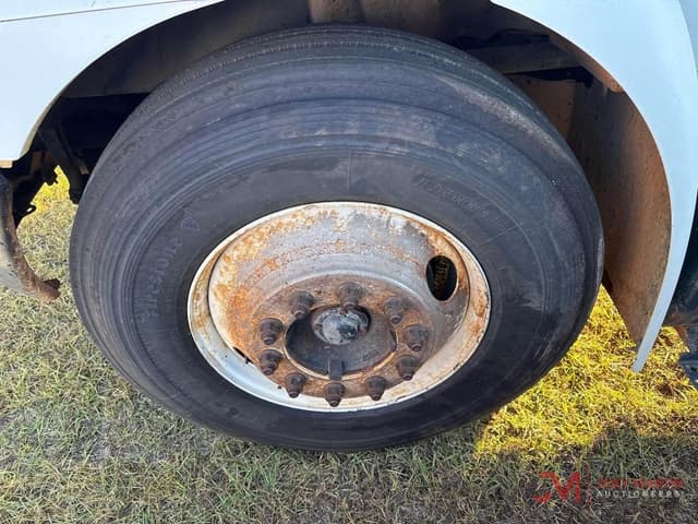 Image of International 4300 equipment image 4