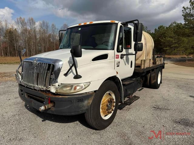 Image of International 4300 equipment image 3