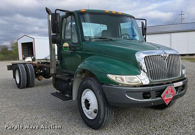 Image of International 4300 SBA equipment image 2