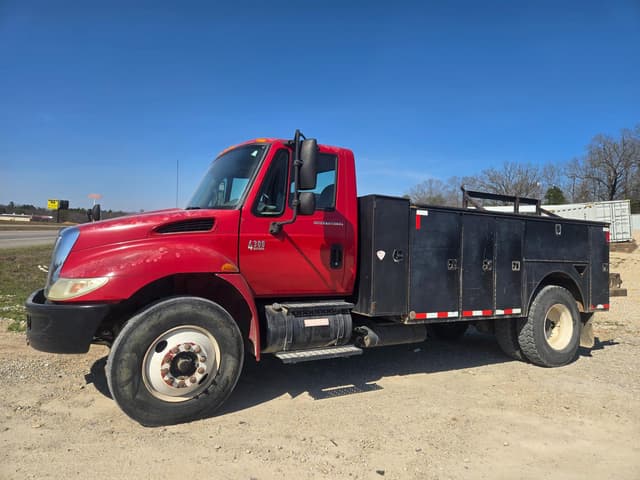 Image of International 4300 equipment image 4