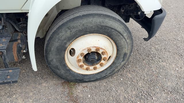 Image of International 4300 equipment image 3