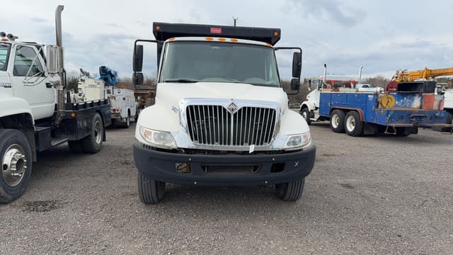 Image of International 4300 equipment image 1