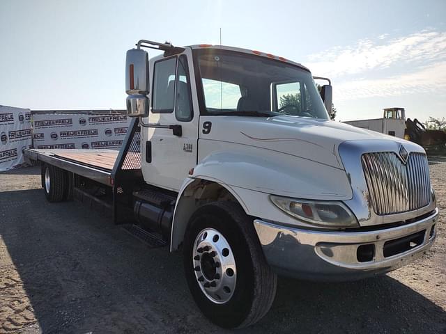 Image of International 4300 equipment image 3