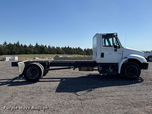 Image of International 4300 equipment image 3