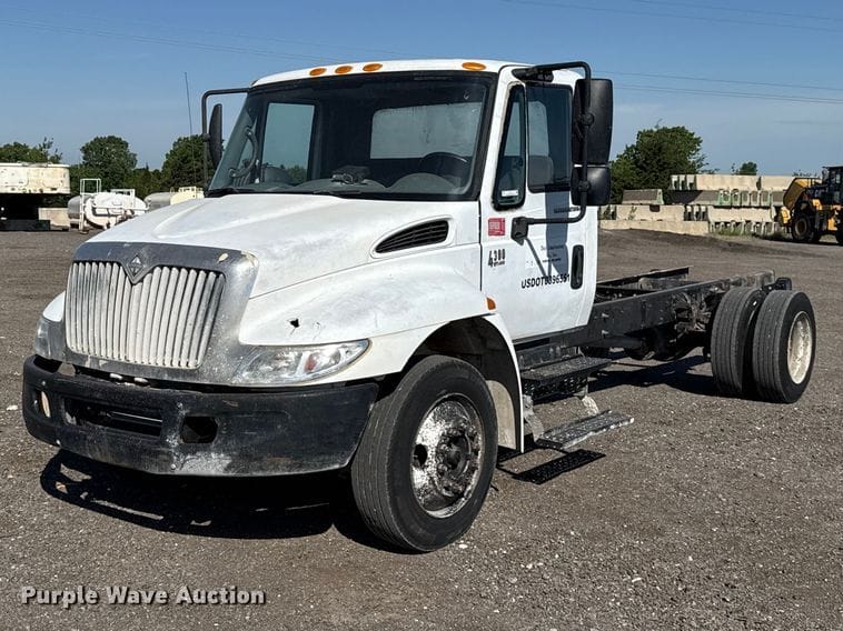 2007 International 4300 Equipment Image0