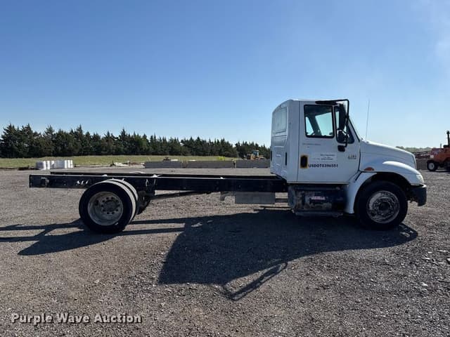 Image of International 4300 equipment image 3