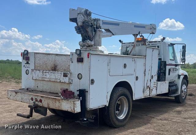 Image of International 4300 equipment image 4