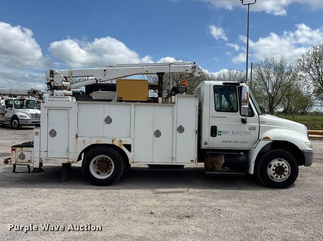Image of International 4300 equipment image 3