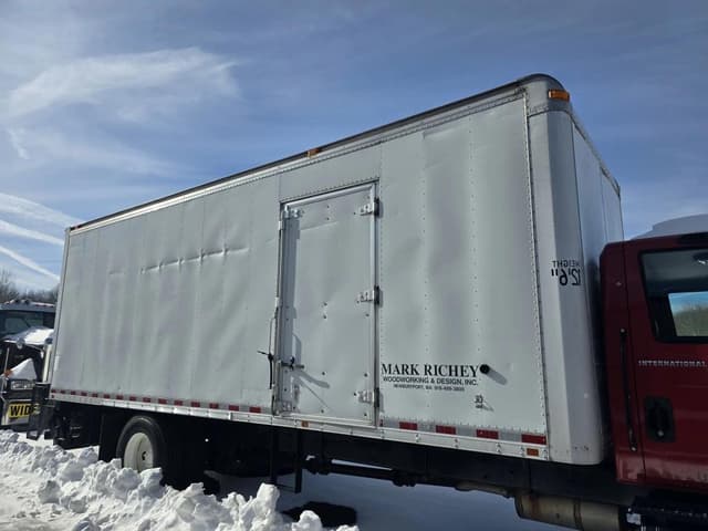 Image of International 4400 equipment image 4