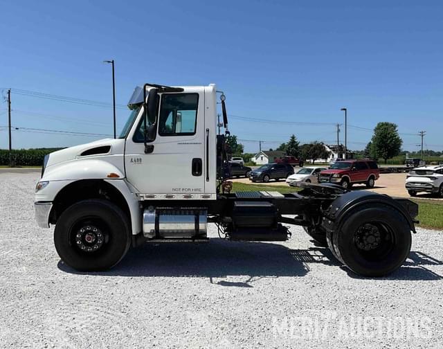 Image of International 4400 equipment image 1