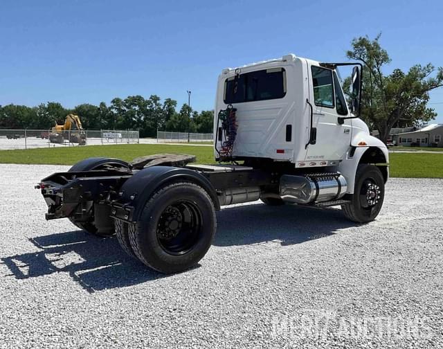 Image of International 4400 equipment image 4
