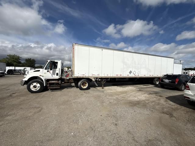 Image of International 4400 equipment image 1