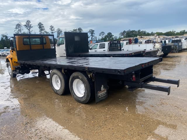 Image of International 4400 equipment image 3