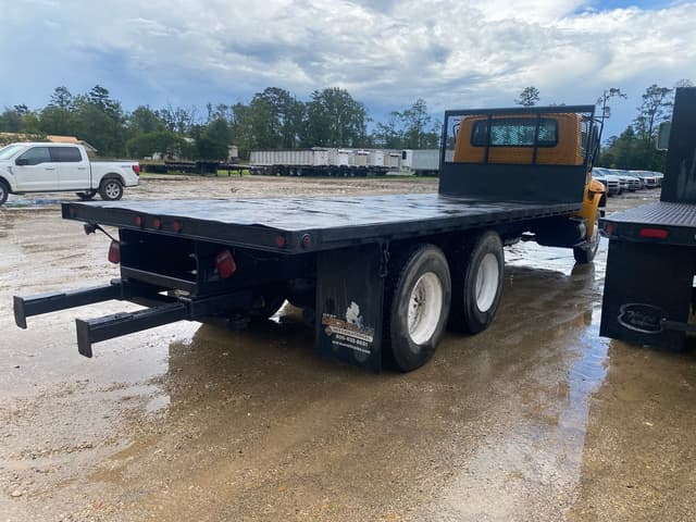 Image of International 4400 equipment image 2