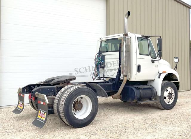 Image of International 4400 equipment image 4