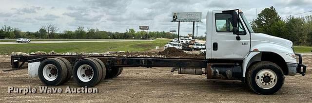 Image of International 4400 equipment image 3