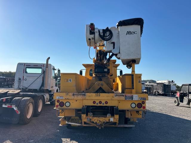 Image of International 7300 equipment image 4