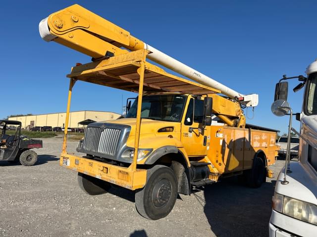 Image of International 7300 equipment image 1