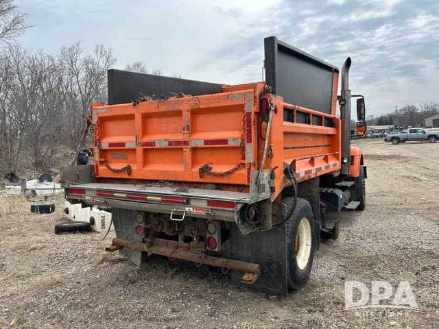 Image of International 7300 equipment image 4