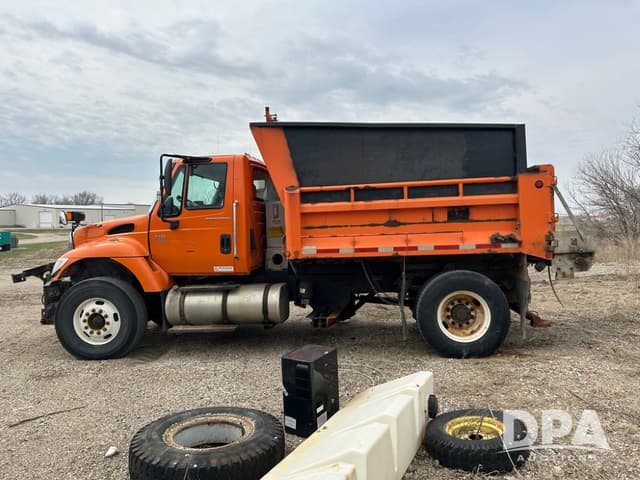 Image of International 7400 SFA equipment image 2