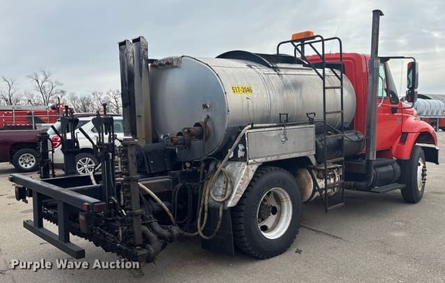 Image of International 7300 equipment image 4