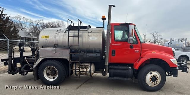 Image of International 7300 equipment image 3